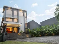 Hotel Amira Pasteur Hotell i Sukagalih