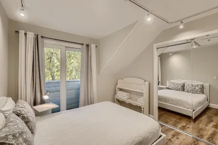 Downtown Boulder Guest House for 2 guests