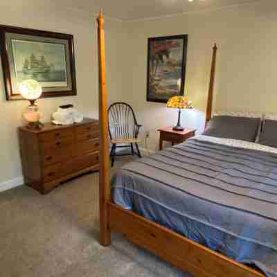 Spacious and Comfortable Home Next to all the Action! Rooms