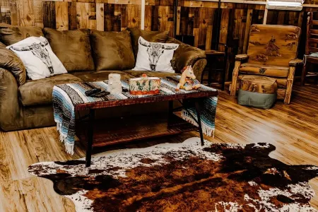 Cozy Cabin w/ 360 Degree Privacy in Alpine with AC, WiFi & Fire Pit