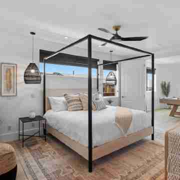 BEACHFRONT BOHO DREAM SLEEPS 20!  Luxury 8 Bedroom 9 Bath Home Steps from  Water Rooms