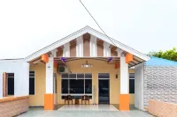 RedDoorz Plus near Universitas Methodist Medan Hotel dekat Indomaret Simpang Selayang