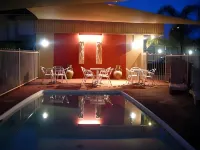 Desert Sand Motor Inn - Pools