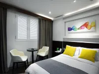 Insadong Crown Hotel Отели рядом с достопримечательностью «Торговый центр U:US»