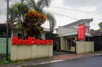 RedDoorz Syariah @ Sunan Bonang Magelang Hotel di Bandongan
