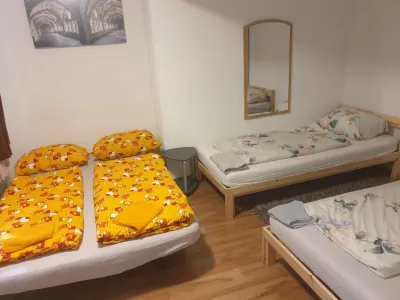 Charming 4-bedroom Apartment in Ludwigsburg With Central Heating فنادق في Freiberg am Neckar