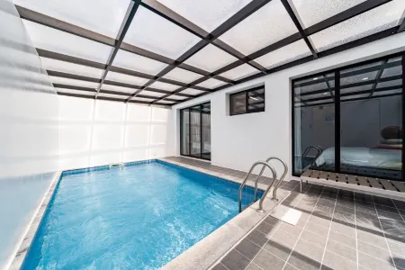 Gyeongju 835 Staypool Villa Отели рядом с достопримечательностью «Namsan Mountain»