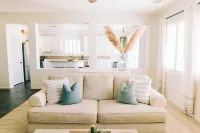 Home in Indio.Newly remodeled.Pet/family friendly.