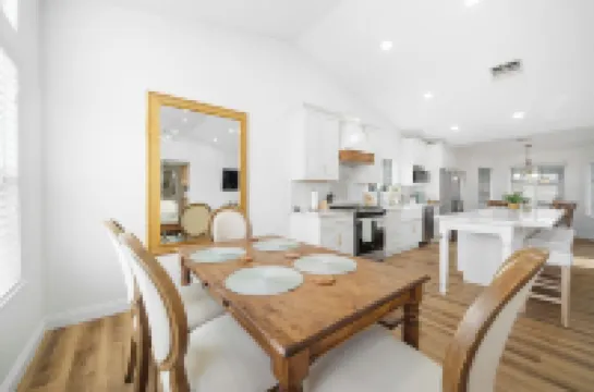 NW Gem! Modern 4BR Home:Cozy Elegance, Near Parks, Dining & Easy Freeway Access