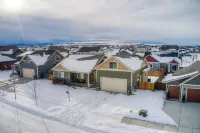 Bozeman's Modern Retreat: Experience Rustic Luxury