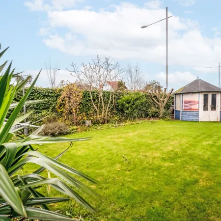 Zeelucht with private garden