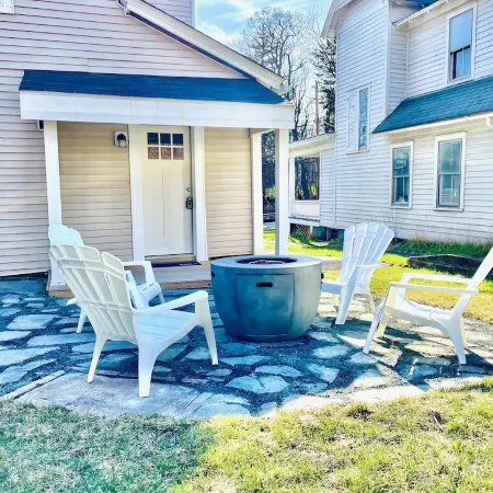 Newly Renovated Village Home circa. 1874 Near HITS & Hunter