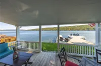 Keuka Waterfront 2-Bedroom Cottage with Wi-Fi and AC. Sleeps 6