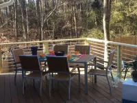 Lovely Bungalow in private , secluded neighborhood near Carrboro