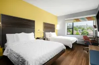 Tru by Hilton Baltimore Harbor East Hotels near Francis Scott Key Fountain
