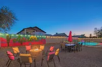 Luxe Oasis! Heated Pool, Spa, Theater, Game room, Sauna & Gym!