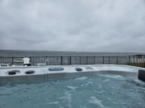 Cozy Cottage Waterfront Home In Portsmouth Hotels in Portsmouth