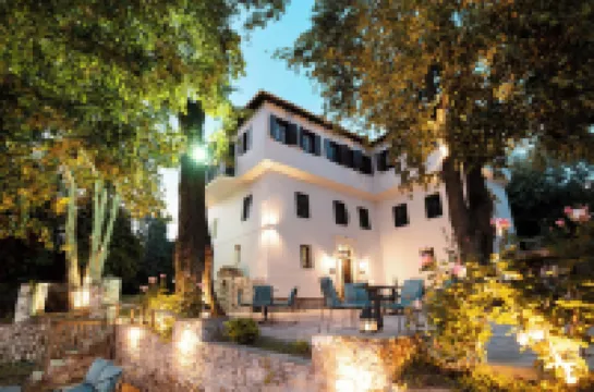 Kenta Mountain Hotel & Gastrobar