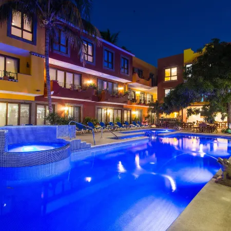 Casa Lotería -Pueblito Sayulita- Colorful, Family and Relax Experience with Private Parking and Pool