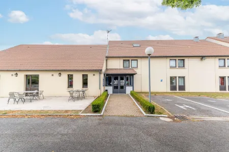 Kyriad Chantilly Nord - Saint-Maximin Отели в г. Аньес