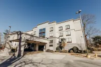 Holiday Inn Express Atlanta NE - I-85 Clairmont Hotel dekat Publix Super Market at Oglethorpe Crossing