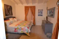 The Monet Place Hotels in Сент-Еннс-Бей