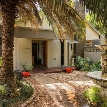 Rozendal Guest House