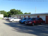 Rivers Inn - parking