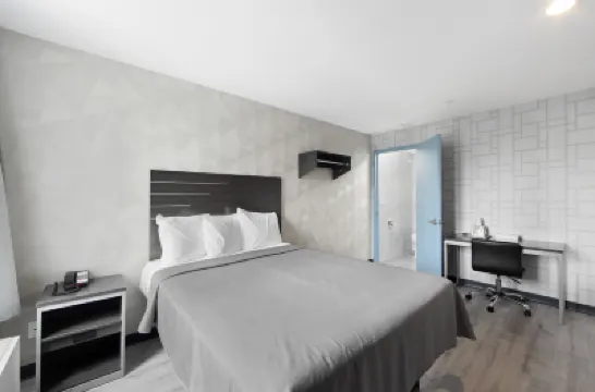 Hotel 365 Bronx - Yankee Stadium Hotels near Abe Lincoln Playground
