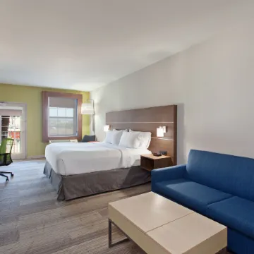 Holiday Inn Express & Suites CORONA by IHG