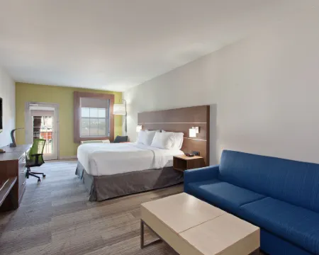 Holiday Inn Express & Suites CORONA by IHG Hotels in Corona
