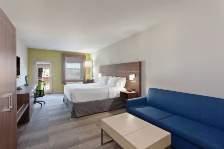 Holiday Inn Express & Suites CORONA by IHG