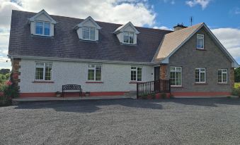 Spacious 6 Bed House 10 Minutes from Knock Airport