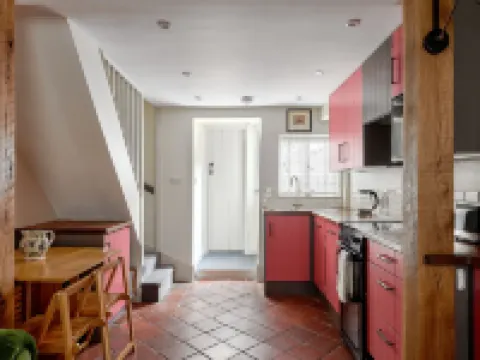 Pearls Cottage Hotels in Farnham