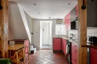 Pearls Cottage Hotels in Farnham