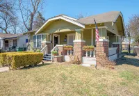 Stunning 3 Br Home Near DT Alamodome - Riverwalk Hotels near H-E-B