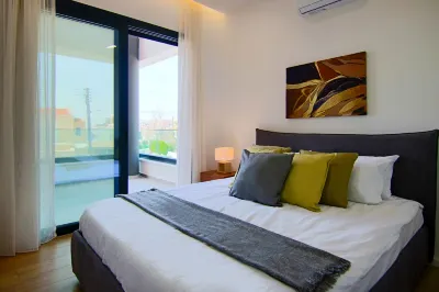 Phaedrus Living: Sea View Anna Residence 201