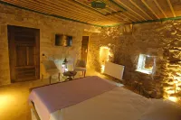 Euphoria Cave House Hotels in Nar