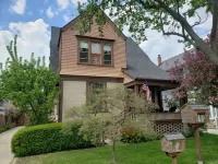Historic 1875 Victorian-Pear Tree Manor - close to downtown, Lake Huron, & river 포트휴런 뮤지엄 주변 호텔