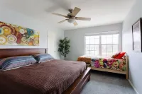 Spacious 7Br Getaway with Pool, Hot Tub & Arcades Gilleland Creek附近的飯店