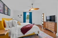 Historic Loft in Central Business District! Walk to Restaurants & Bathhouse Row!