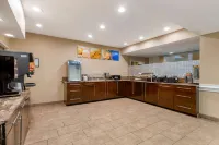 كمفورت سويتس بورت ألين - باتون روج - فطور