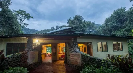 Snowheights Logde  Mihunga Отели в г. Касесе