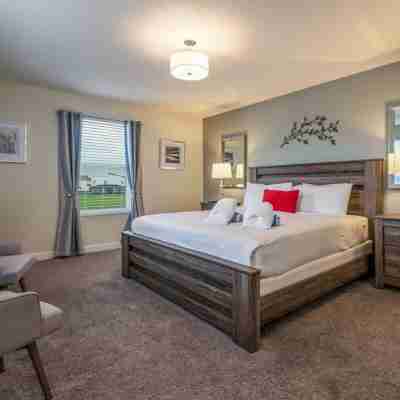 Luxury Storey Lake Retreat - Spacious Disney-Near Rooms