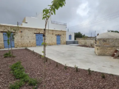 Stay Akoni House Hotels in Drouseia
