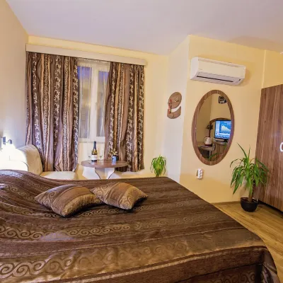 Hotel Color Отели рядом с достопримечательностью «Летний театр»