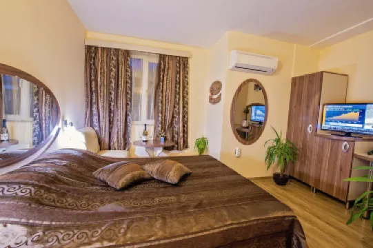 Hotel Color Hotels in 