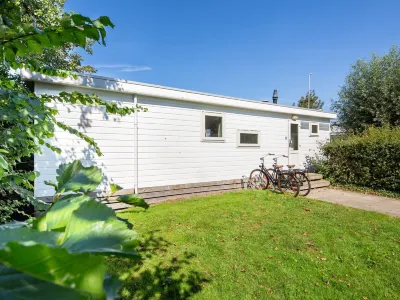 Comfortable Chalet with Dishwasher, Nearn Cosy Domburg