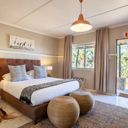 Inverdoorn Game Reserve Lodge
