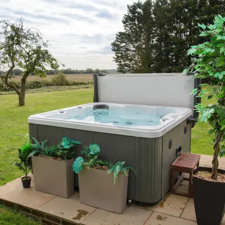 Deluxe 1 Bed Versace Hot Tub Sky TV Cinema Screen